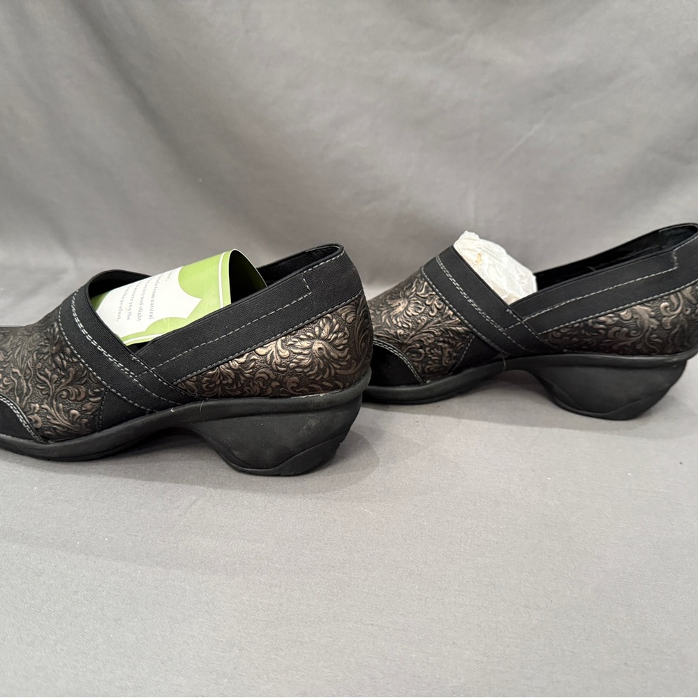 White Mountain Black Patterned Mules - image 4